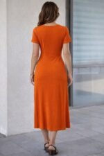 Kadın Kısa Kollu Bisiklet Yaka Yandan Yırtmaçlı Midi Viskon Elbise - Görsel 3