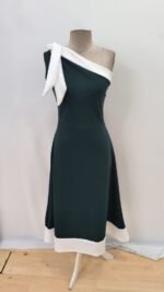 Kadın Tek Omuzu Açık Omuzlardan Kurdela Detaylı çift Renkli Ithal Krep Elbise - Görsel 4