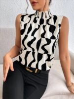 Kadın Kolsuz Balıkçı Yaka Desenli Süprem Bluz - Görsel 4