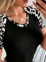 Kadın Kısa Kollu Yuvarlak Yaka Kollarda şerit Detaylı Leoparlı Viskon Bluz - Görsel 3