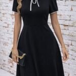 Kadın Kısa Kollu Yakadan Bağcıklı Ve Fırfırlı Midi Janjan Krep Elbise