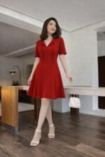 Kısa Kollu Yakası Bağcık Detay Atlas Kumaş Elbise - Görsel 2