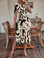 Kadın Kısa Kollu Bisiklet Yaka Desenli Belden Bağlamalı Yandan Yırtmaçlı Süprem Elbise - Görsel 3