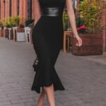 Kadın Kolsuz Kayık Yaka Beli Deri Detaylı Krep Elbise