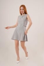 Yanları Zincir Detaylı Sıfır Kol Gri Mini Elbise - Görsel 2