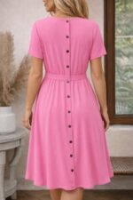 Kadın Kısa Kollu Yuvarlak Yaka Arkadan Düğmeli Viskon Midi Elbise