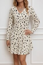Kadın Uzun Kollu V Yakalı Desenli Kısa Keten Elbise - Görsel 4