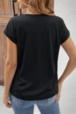 Kadın Kısa Kollu V Yakalı önden Düğmeli Leopar Desen Detaylı Viskon Bluz - Görsel 4