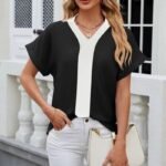Kadın Kısa Kollu V Yakalı önden şerit Detaylı Sandy Bluz