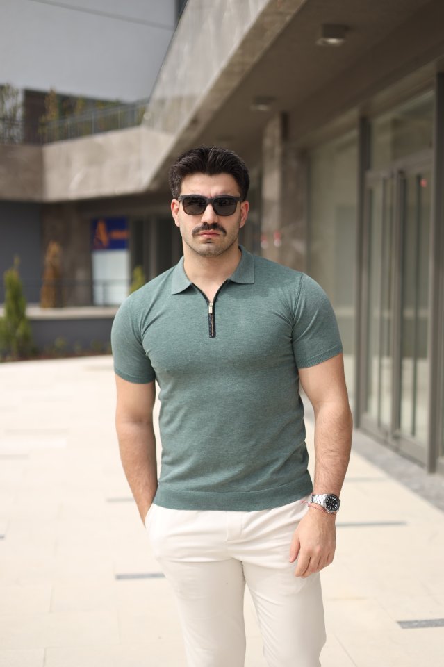 105c66bf49bb94dc8ea5f3af1df88c8d.jpg Erkek Polo Yaka Fermuar Detaylı Tişört - Görsel 1