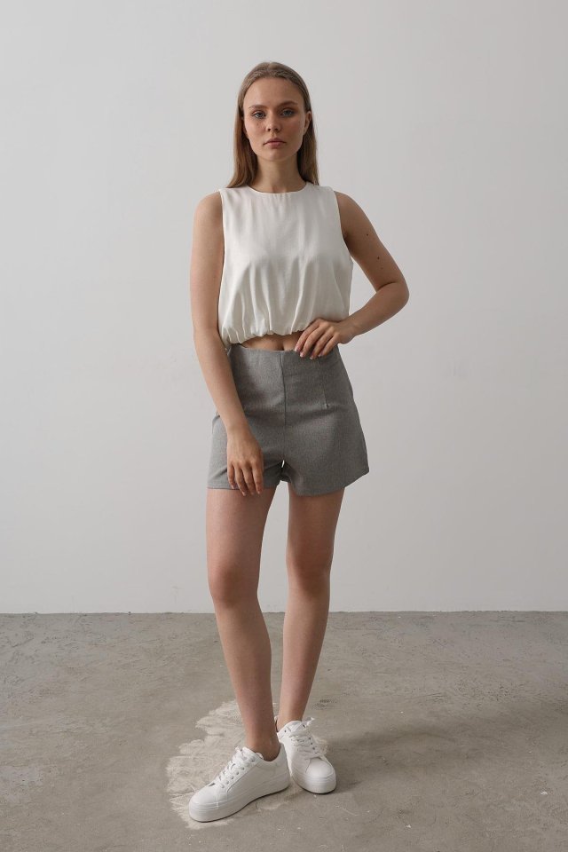 295a0625c4245a404530.jpg Saten Kolsuz Belki Lastikli Bluz - Ekru - Görsel 1
