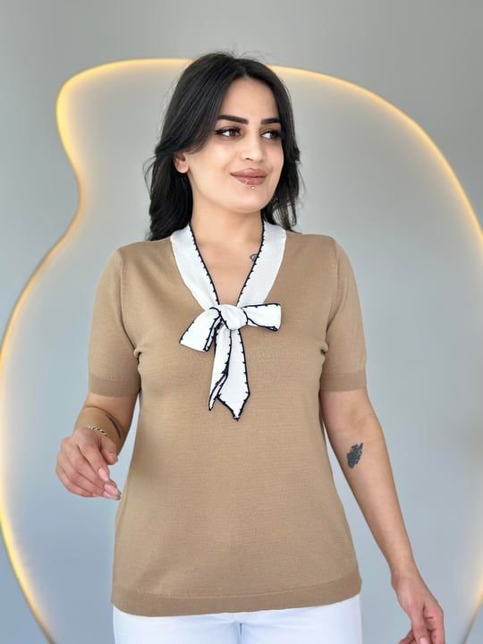 56ebf3092097bebe9af64ced91e322e0.jpg Kadın Kısa Kollu V Yaka Fular Detay Merserize Triko Bbluz - Görsel 1