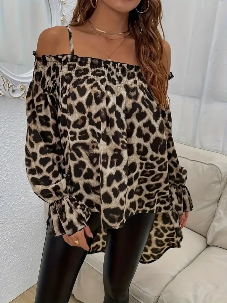 6983827b091d7ca8897b.jpeg Kadın Ip Askılı Omuzlardan Açık Leopar Desenli Asimetrik Kesim Süprem Bluz - Görsel 1