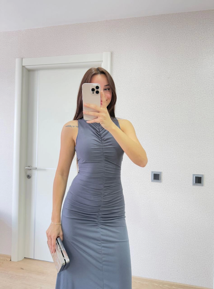 TY68017054eee1068017054eee12.png Kolsuz Büzgülü Uzun Elbise - Füme - Görsel 1