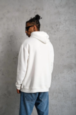 Erkek Oversize Kapüşonlu Sweatshirt – Beyaz Renk Üç İplik İçi Pamuklu Kanguru Cepli Baskılı Hoodie Rahat Kalıp Kışlık Günlük Kombinlere Uygun - Beyaz - Görsel 2