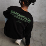 Erkek Oversize Sweatshirt – Siyah Renk Ön Ve Sırt Baskılı, Üç İplik İçi Pamuklu Kumaş, Rahat Kalıp, Ribanalı Kışlık Sweat Winagain Polizei Serisi - Siyah