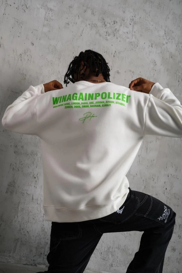 TY690284a1144b2690284a1144b4.png Erkek Oversize Sweatshirt – Beyaz Renk Ön Ve Sırt Baskılı, Üç İplik İçi Pamuklu Kumaş, Rahat Kalıp, Ribanalı Kışlık Sweat Winagain Polizei Serisi - Beyaz - Görsel 1