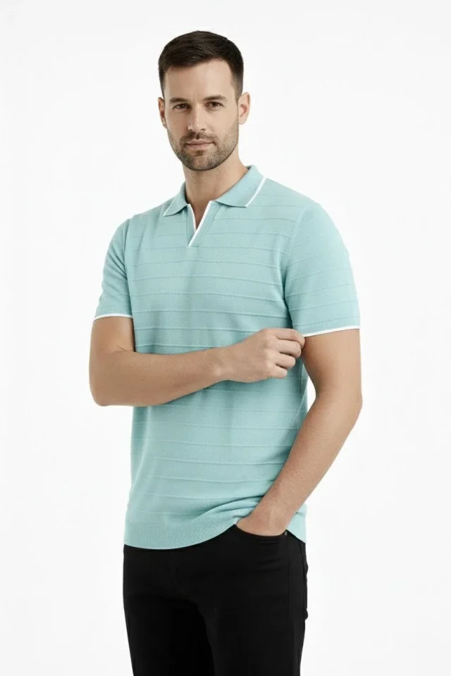 TY6973f9628e9ee6973f9628e9f0.webp Erkek Triko Kumaş Yakalı Düğmesiz Açık Yaka Fitilli Kısa Kollu Regular Fit Tişört T-shirt - Mint Yeşili - Görsel 1