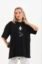 Nihilist Penguen Temalı Oversize Bisiklet Yaka Tişört - Siyah