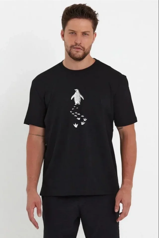 TY697b71e21ce0b697b71e21ce0c.webp Erkek Nihilist Penguen Temalı Oversize Bisiklet Yaka Tişört - Siyah - Görsel 1