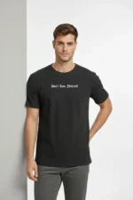 Erkek Wafıl Kumaş Tişört Regular Kalıp Bisiklet Yaka Baskılı Günlük Basic T-Shirt - Siyah - Görsel 4