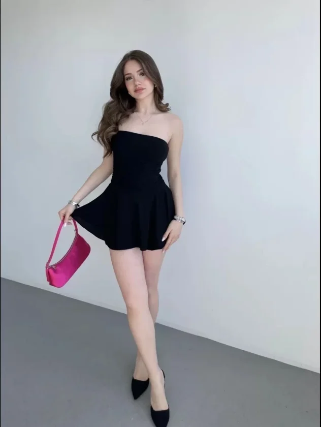 TY69ce804f7436469ce804f74366.webp Straplez Mini Etek Görünümlü Şortlu Elbise Büzgülü Şık Yazlık - Siyah - Görsel 1