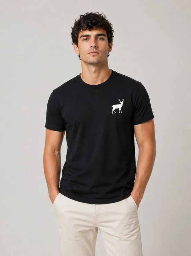 TY69f0dc69cc98e69f0dc69cc990.webp Erkek Minimal Geyik Logolu Tişört Bisiklet Yaka Kısa Kol Yazlık T-Shirt - Siyah - Görsel 1