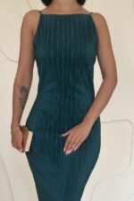 Zümrüt Piliseli Halter Boyun Elbise - Görsel 3