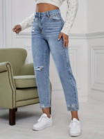 Kadın Açık Mavi Yırtık Mom Fit Kot Pantolon - Görsel 3