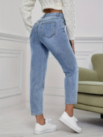 Kadın Açık Mavi Yırtık Mom Fit Kot Pantolon - Görsel 3