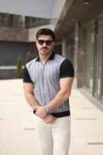 Erkek Polo Yaka Fermuar Detaylı Çizgili Tişört - Görsel 4